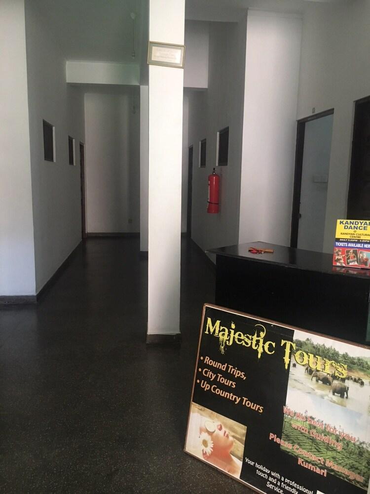 קנדי Majestic Tourist Hotel מראה חיצוני תמונה