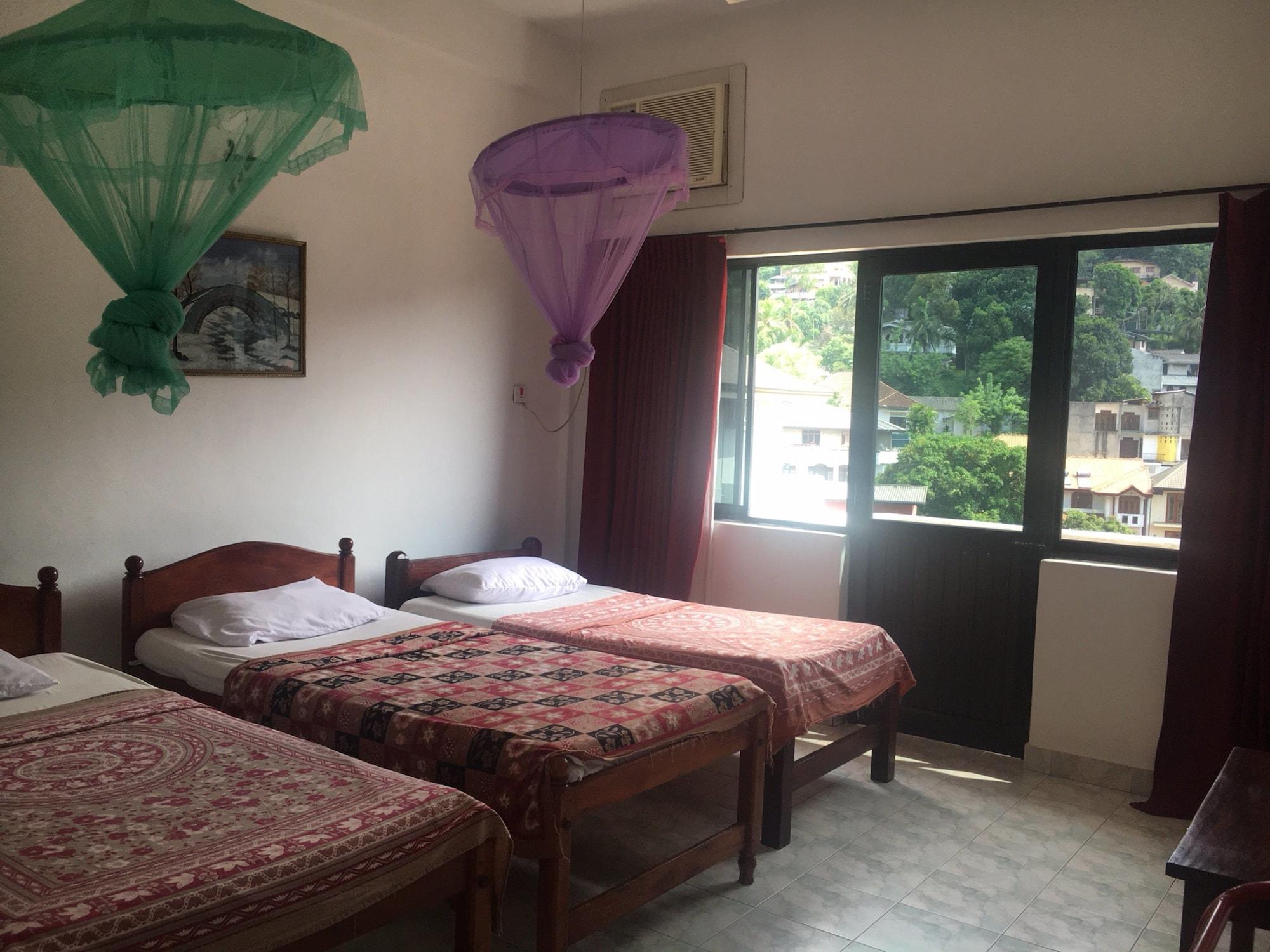 קנדי Majestic Tourist Hotel מראה חיצוני תמונה